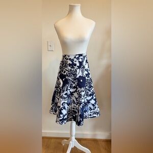 Navy Blue Floral A-Line Skirt Stretch Cotton Knee Length Size 10 89th & Madison